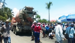 Thương tâm bé lớp 3 bị xe bồn cán ngang người